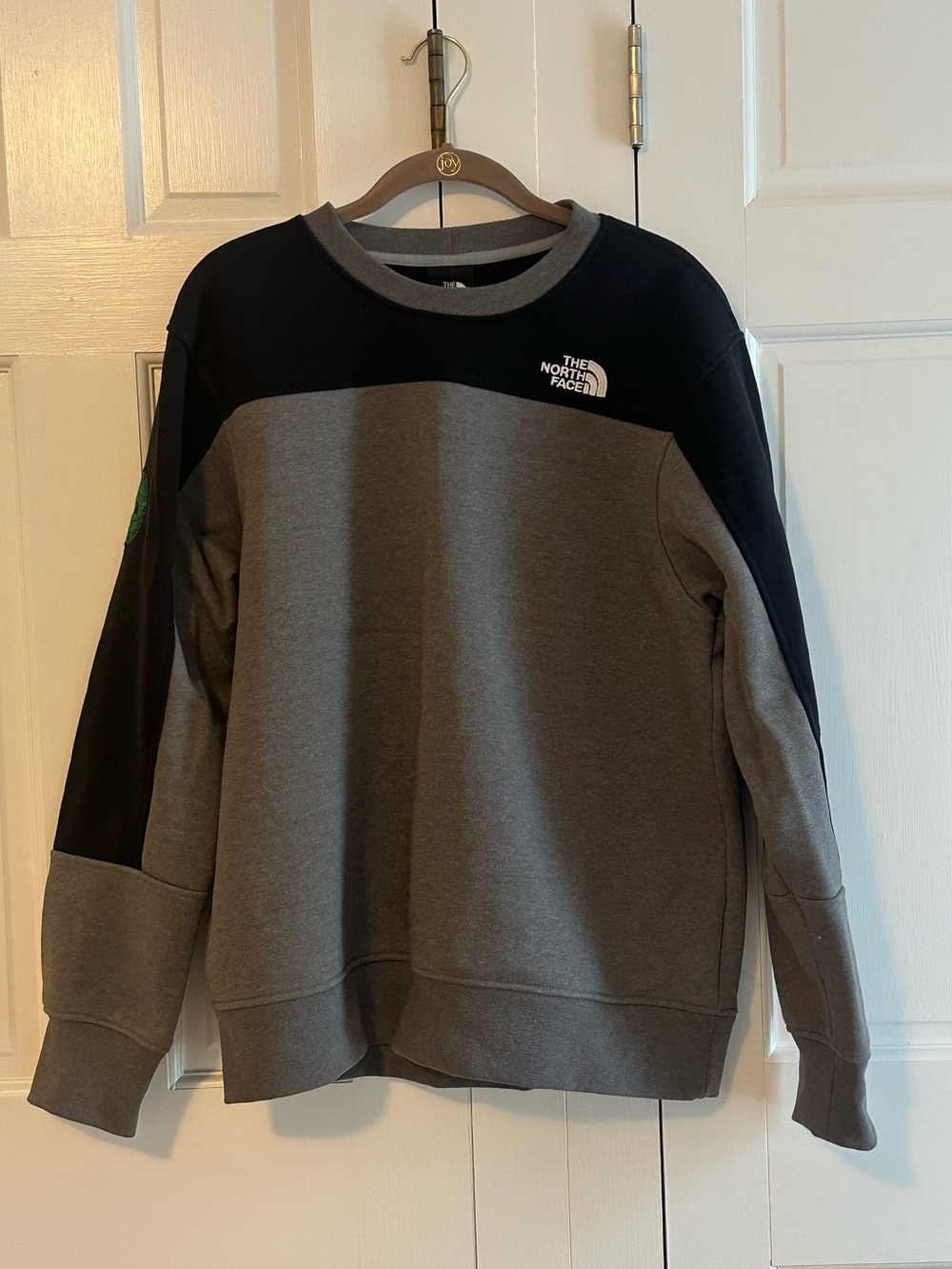 The North Face Men's Gray and Black Crew Sweatshirt
